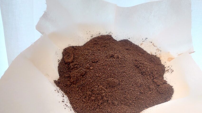 コーヒー豆かすのマスト活用方法3つ！庭がなくても大丈夫、１度きりじゃない便利術
