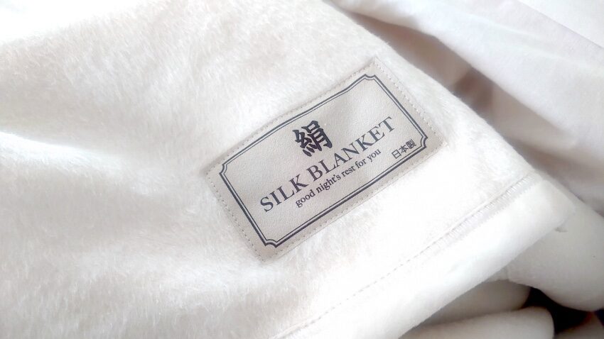 脱プラで買った絹100%シルクの毛布が想像以上によかった